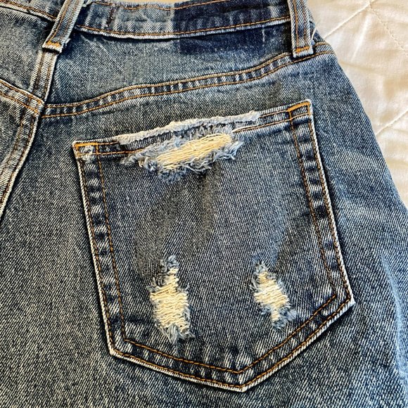 Abercrombie & Fitch High Rise Blue Distressed Mom Short, Curve Love, Sz 27 (4) - Picture 5 of 9